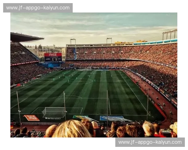 诺坎普的荣耀与雅典奥林匹克体育场的传奇：一场跨越时空的足球对话